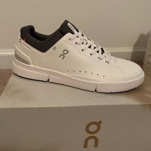 The Roger Advantage
White | Rock
Size: 11.5 (Men's)